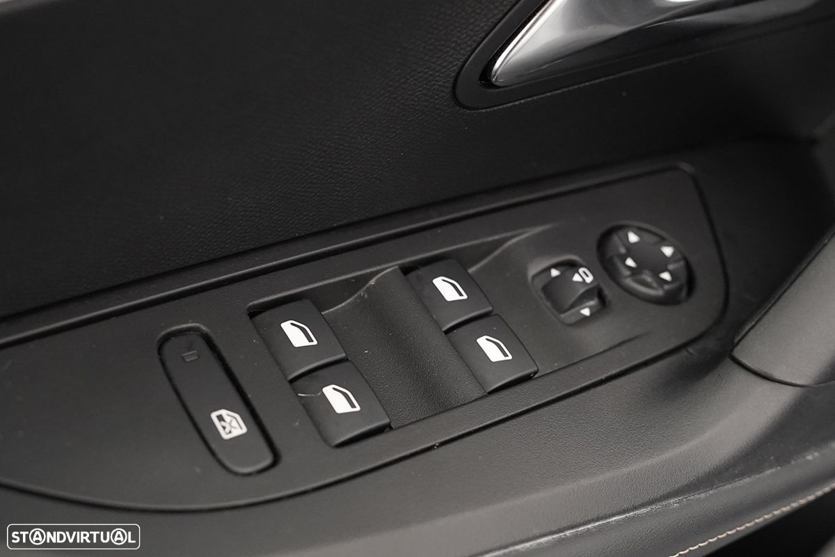 Peugeot 2008 1.2 PureTech Allure - 20