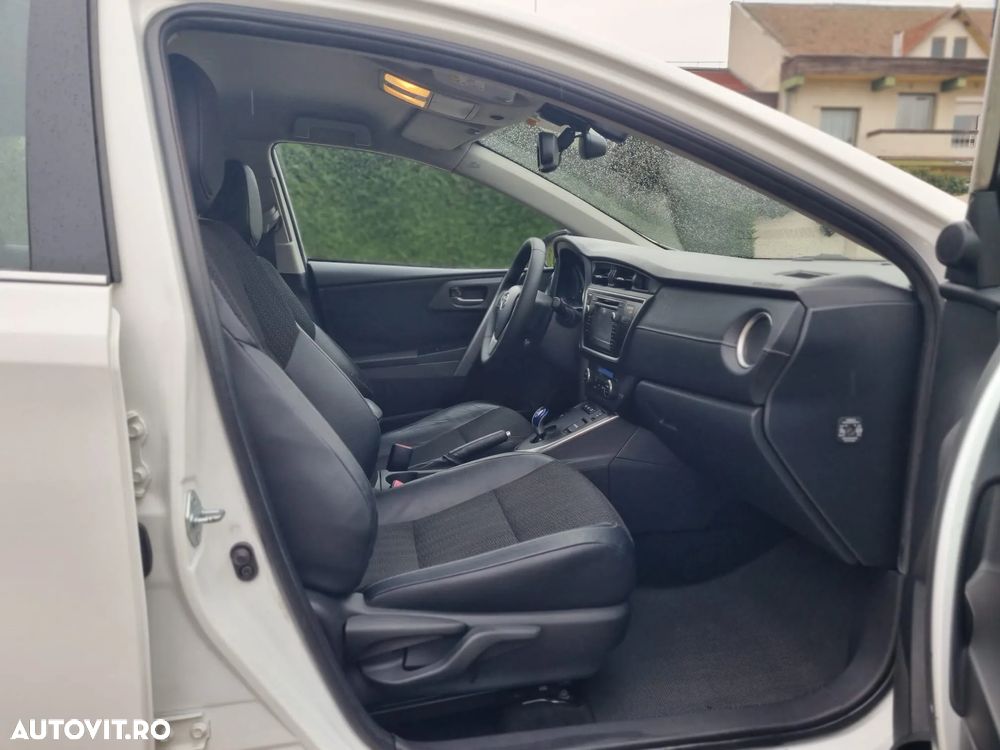 Toyota Auris 1.8 Hybrid Executive - 10