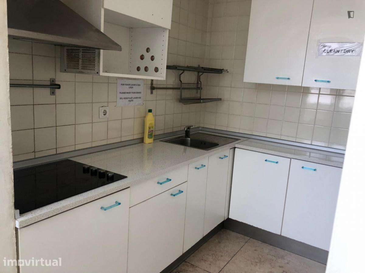 Quarto - localizado em Intendente Lisbon - Grande imagem: 3/12