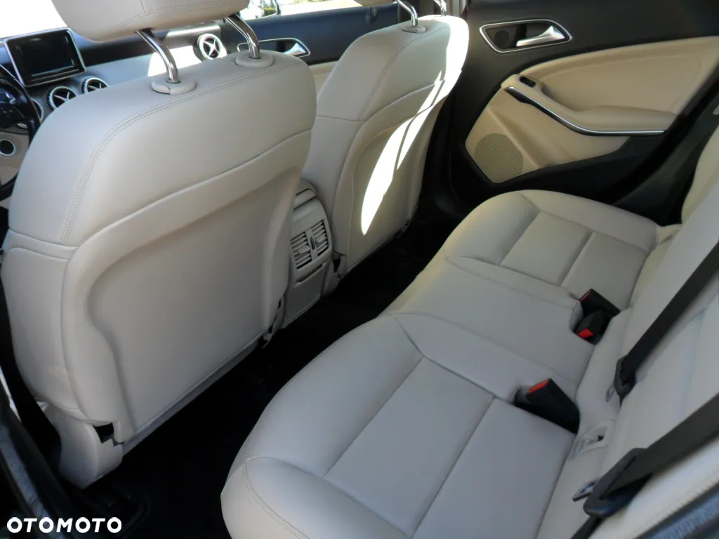 Mercedes-Benz GLA - 19