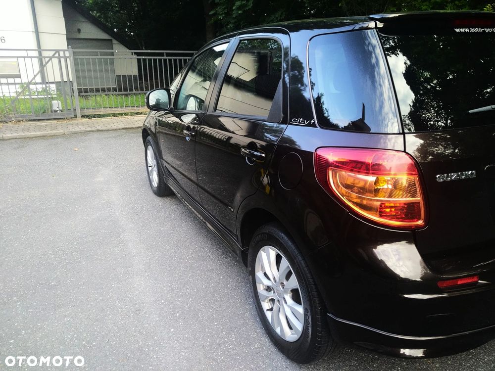 Suzuki SX4 1.6 Comfort Plus - 11