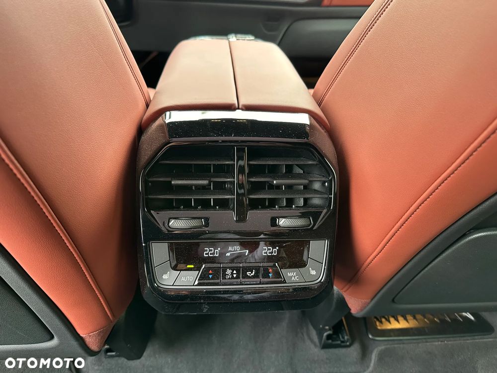 BMW iX - 21
