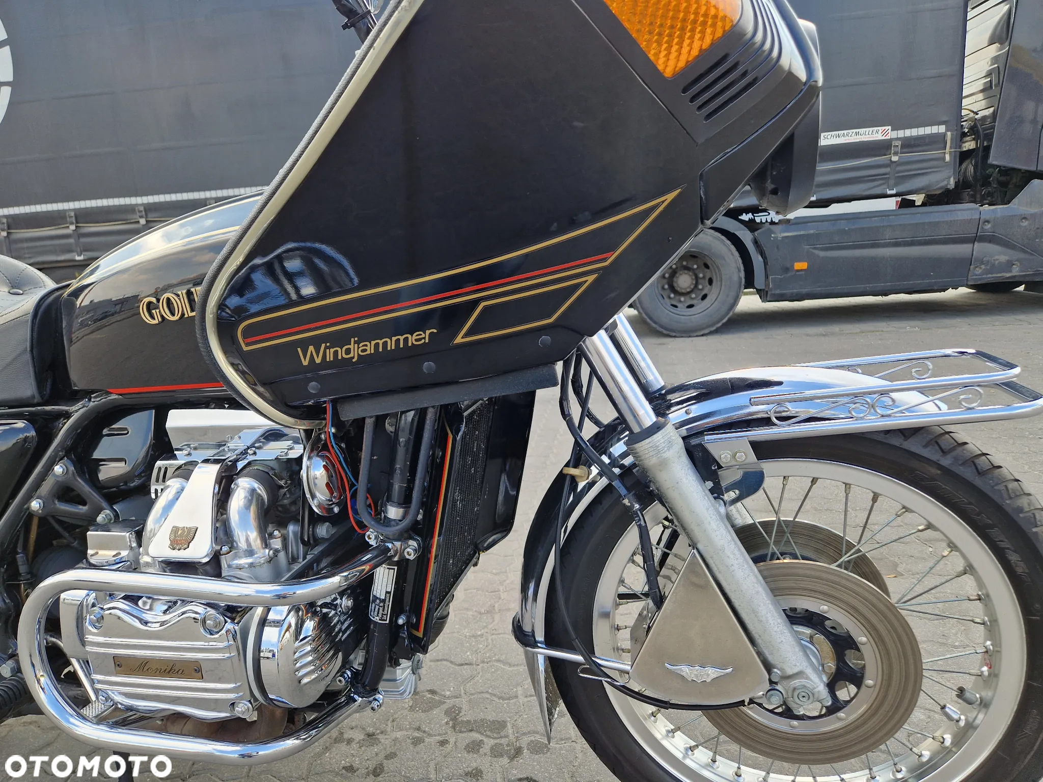 Honda GL - 24