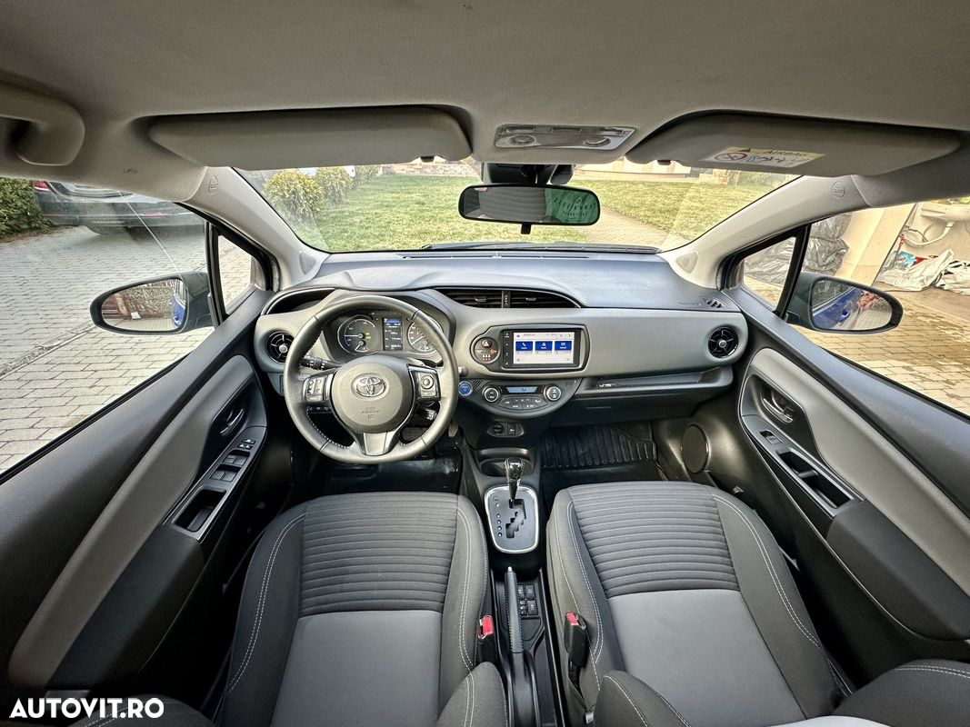 Toyota Yaris 1.5 VVT-i HSD Bi-Tone B&B (Albastru&Negru) - 5