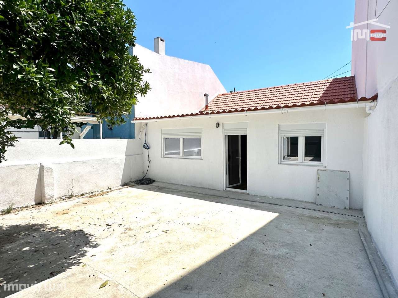 Moradia T3 Renovada com Quintal - Entrada para viaturas - Grande imagem: 4/23