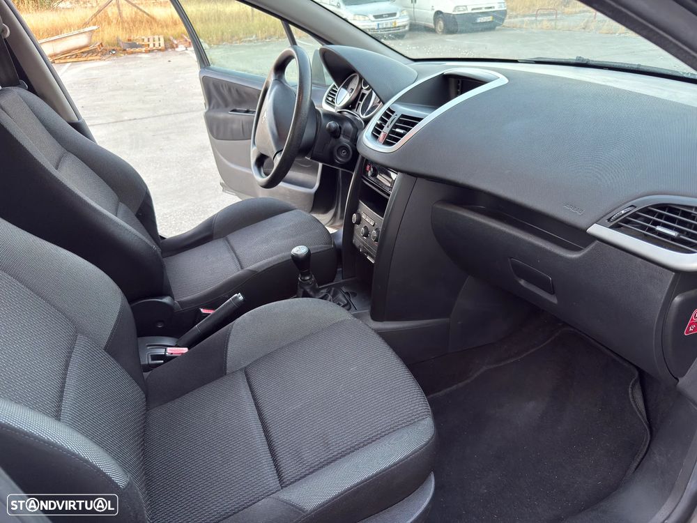 Peugeot 207 - 19
