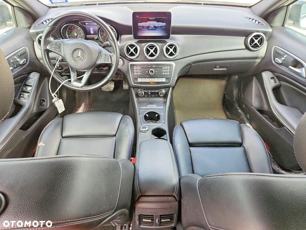 Mercedes-Benz GLA - 10