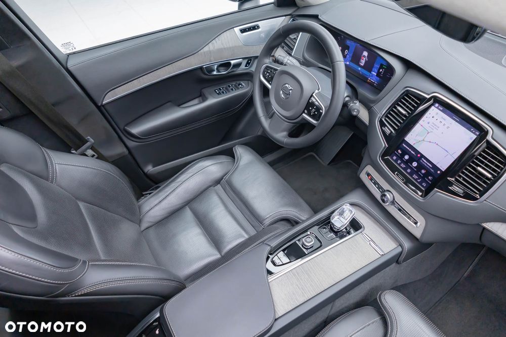 Volvo XC 90 - 9