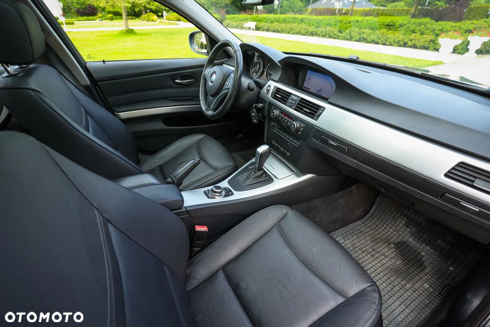 BMW Seria 3 320d xDrive DPF - 25