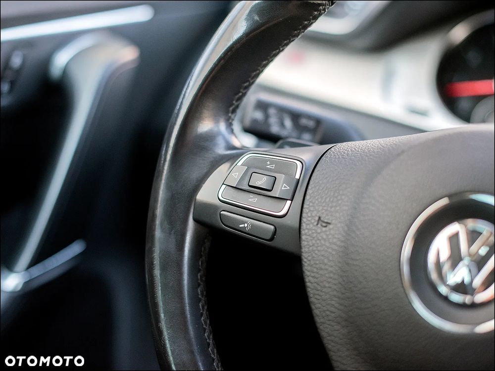 Volkswagen Passat - 19