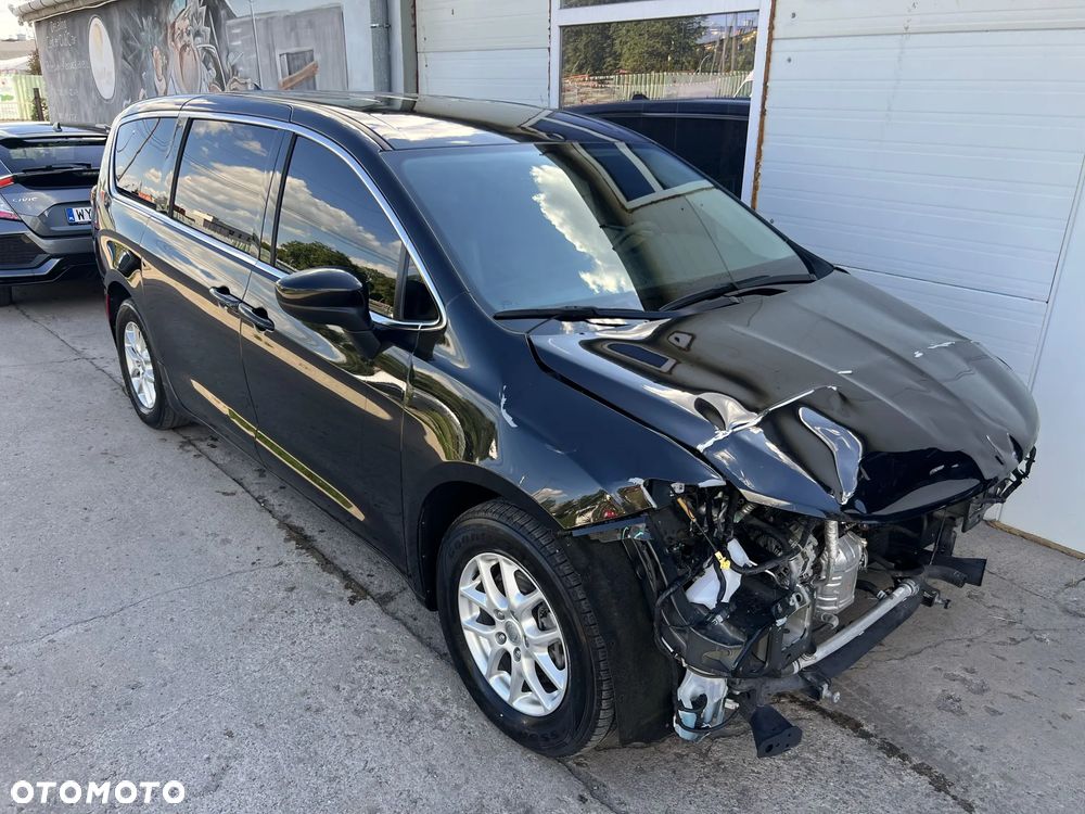 Chrysler Pacifica - 2