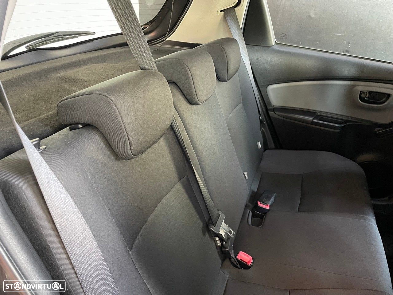 Toyota Yaris 1.4 D-4D ACtive - 14