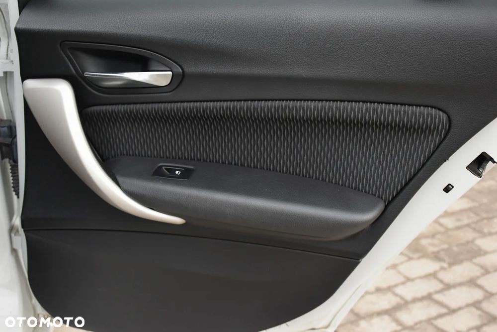 BMW Seria 1 116i - 30