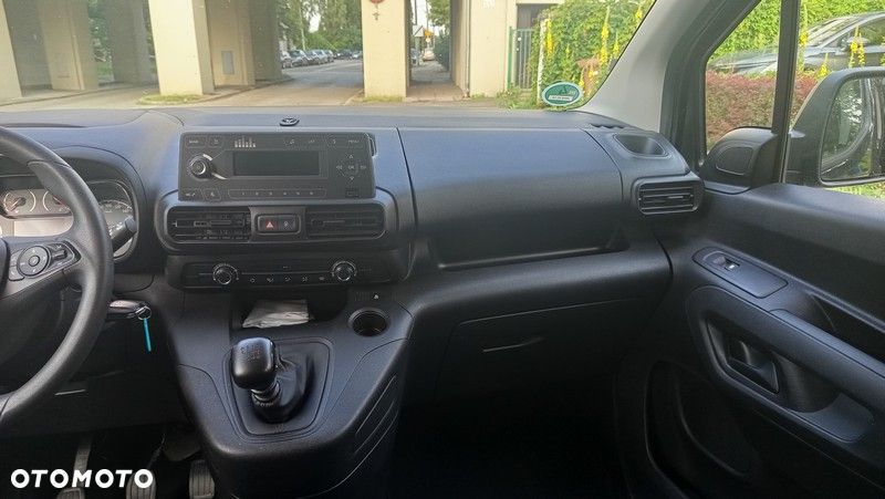 Opel Combo XL 1.2 Turbo Essentia S&S - 12