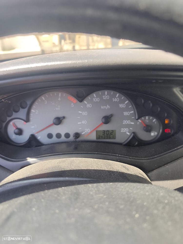 Ford Focus 1.8 TDdi Trend - 8
