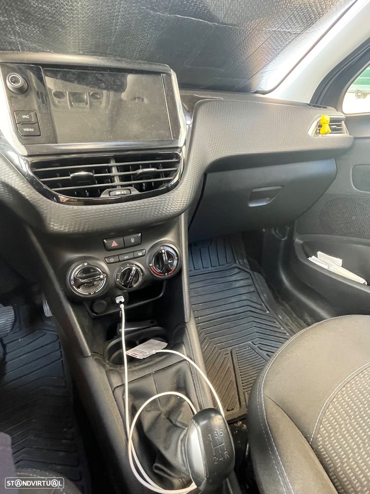 Peugeot 208 1.2 PureTech Signature - 6