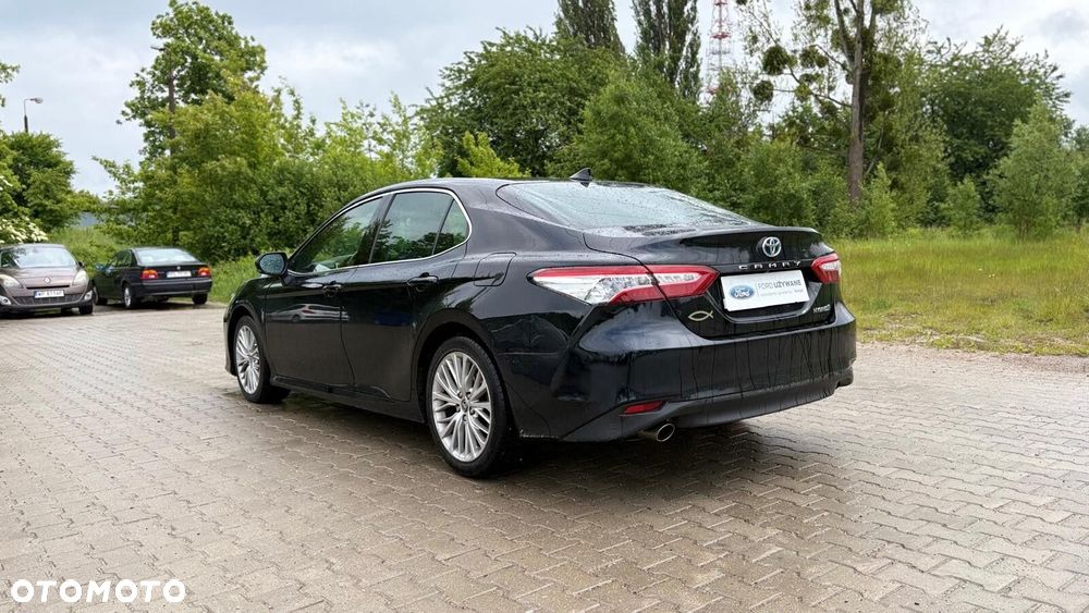 Toyota Camry - 4