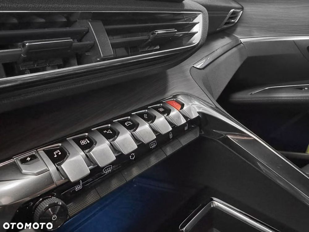 Peugeot 3008 1.6 PureTech HYbrid4 GT Line S&S EAT8 - 11