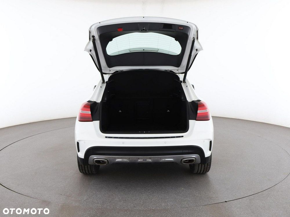 Mercedes-Benz GLA 180 AMG Line - 20