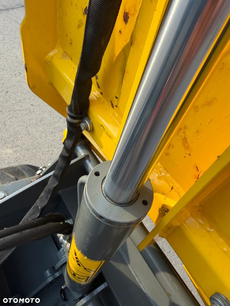 Wacker Neuson DT08 Diesel! Wozidło Samo-załadowcze 1 tona ładowność.  silnik YANMAR Kiprowanie i załadunek  własny HYDRAULICZNY. Wywrotka do specjalistycznych zadań. Bardzo mała wielkościowo a szybka i wydajna! Odpala na Kluczyk. Wywrotka sprowadzona z Norwegii z Urzędu komunalnego. Badzo zadbana maszyna bez luzów i wycieków. OKAZJA TANIO. Podest do jazdy. Perfekcyjny stan! 2017rok.  900 MTG - 16