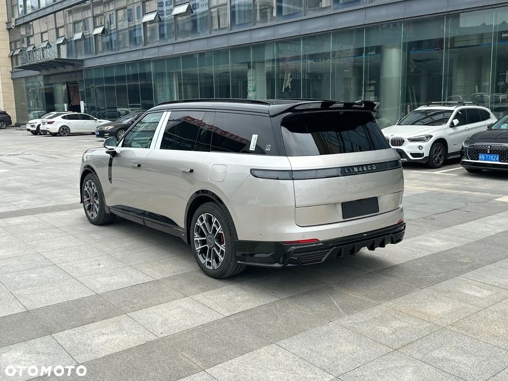 Lynk & Co 900 - 14