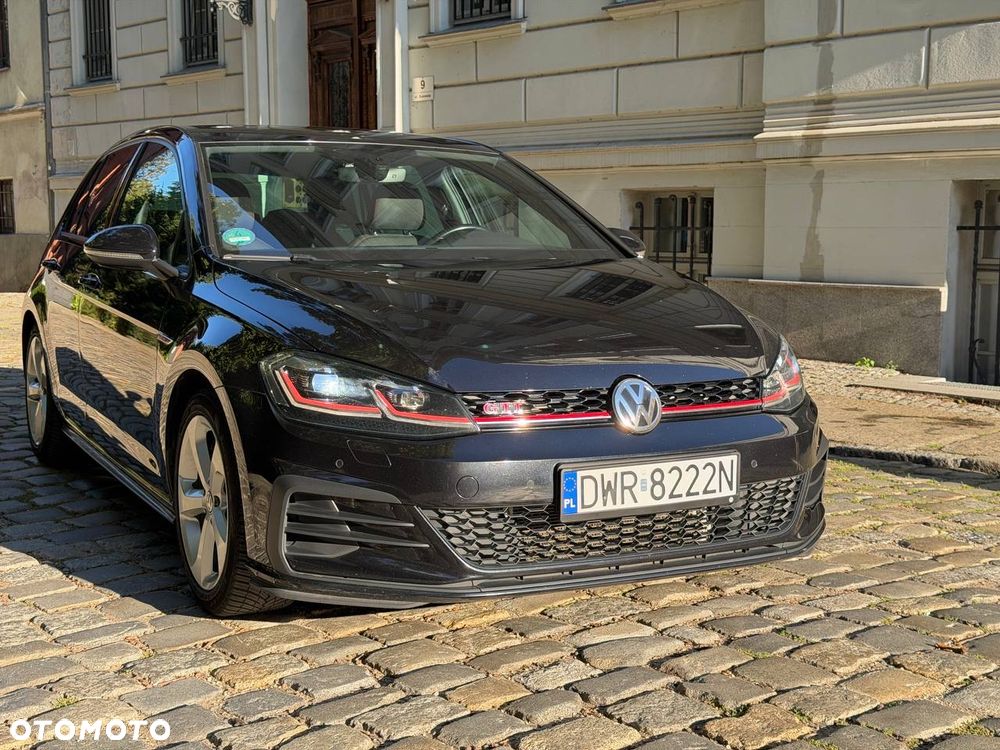 Volkswagen Golf - 2