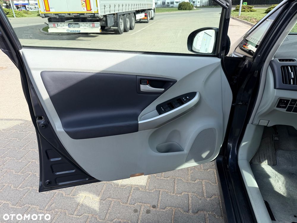 Toyota Prius 1.8 HSD Prestige - 12