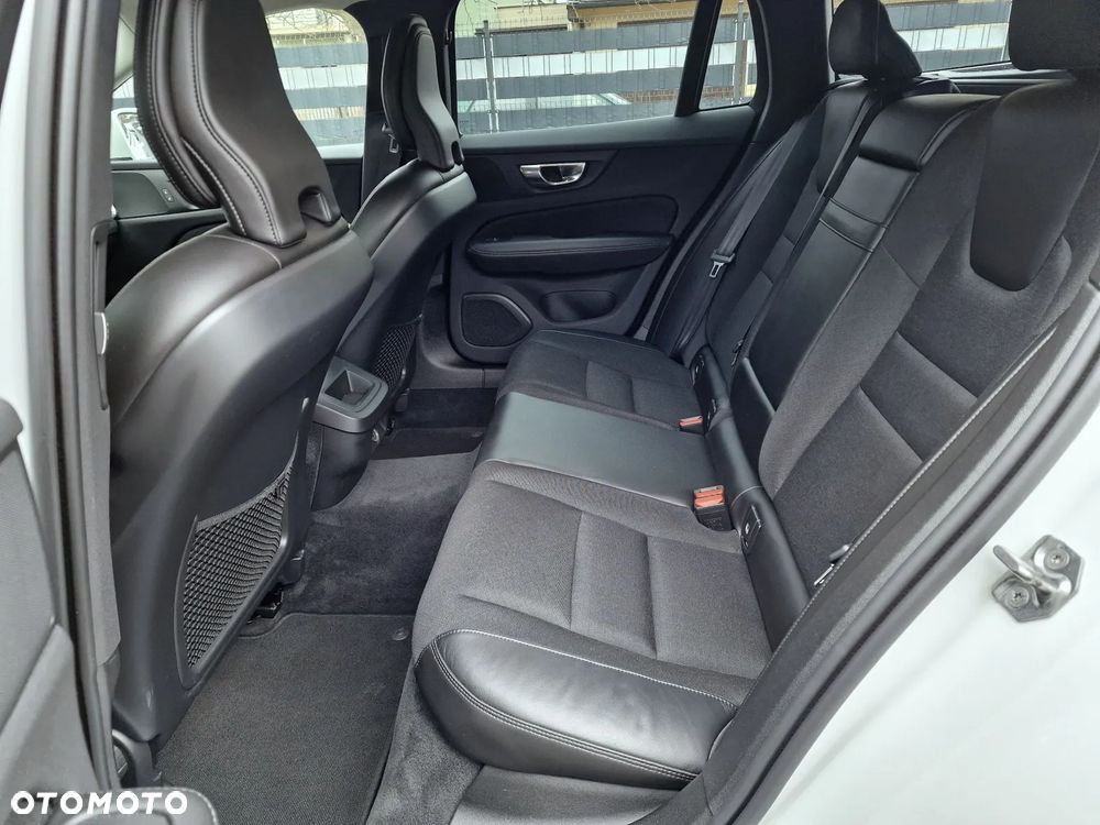 Volvo V60 Cross Country D4 AWD Geartronic - 28