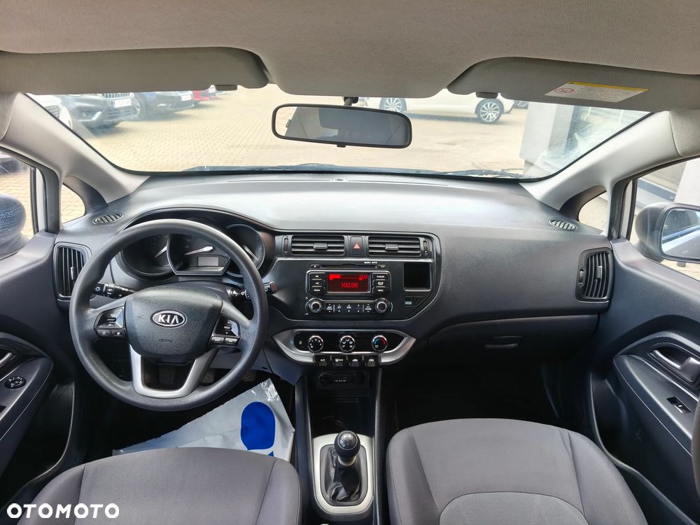 Kia Rio 1.2 L - 6