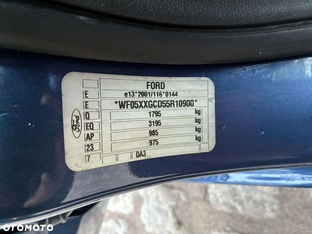 Ford Focus 2.0 Ghia - 9