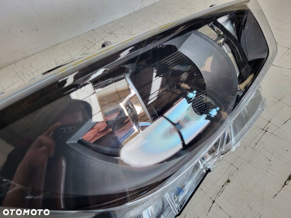 lampa przód przednia prawa toyota yaris iv 2020- - 6