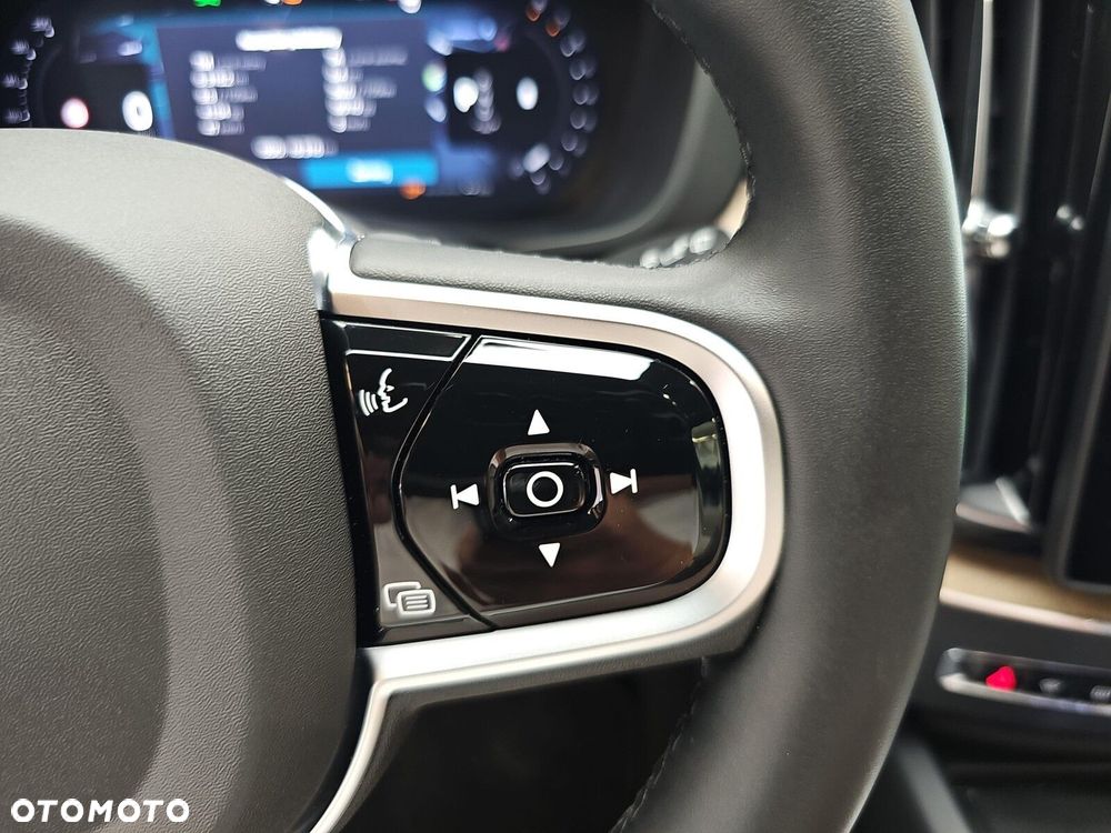Volvo XC 60 B5 B AWD Plus Dark - 16