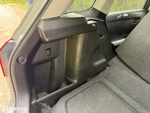 SUZUKI VITARA III BOCZEK BAGAZNIKA LEWY
