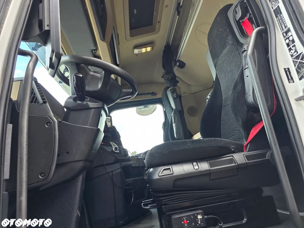 Mercedes-Benz Actros - 18