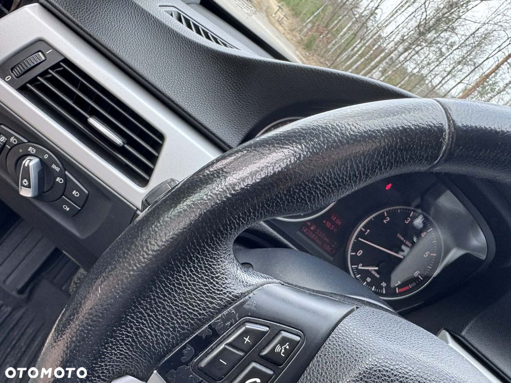 BMW Seria 3 318i - 25
