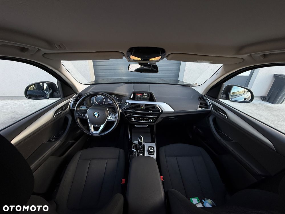 BMW X3 xDrive20i Advantage - 29