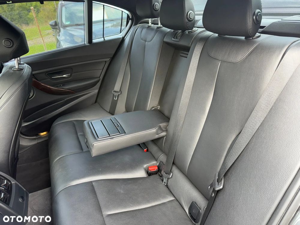 BMW Seria 3 328i Sport-Aut Sport Line - 23