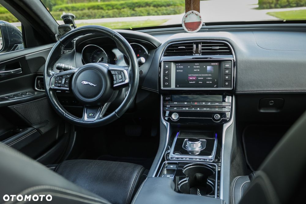 Jaguar XE 20d R-Sport - 25