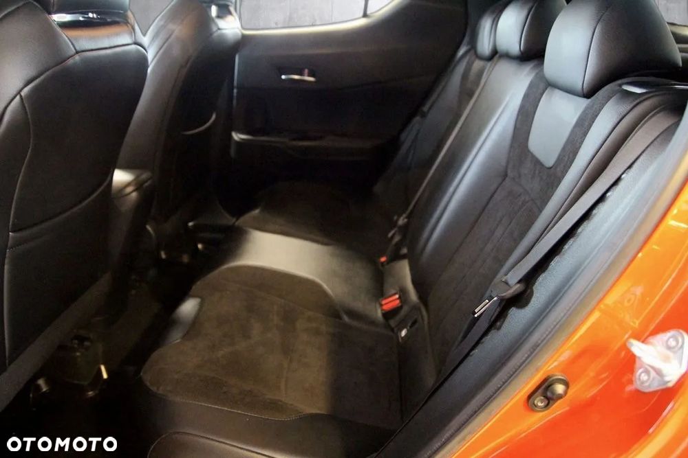 Toyota C-HR Hybrid Lounge - 30