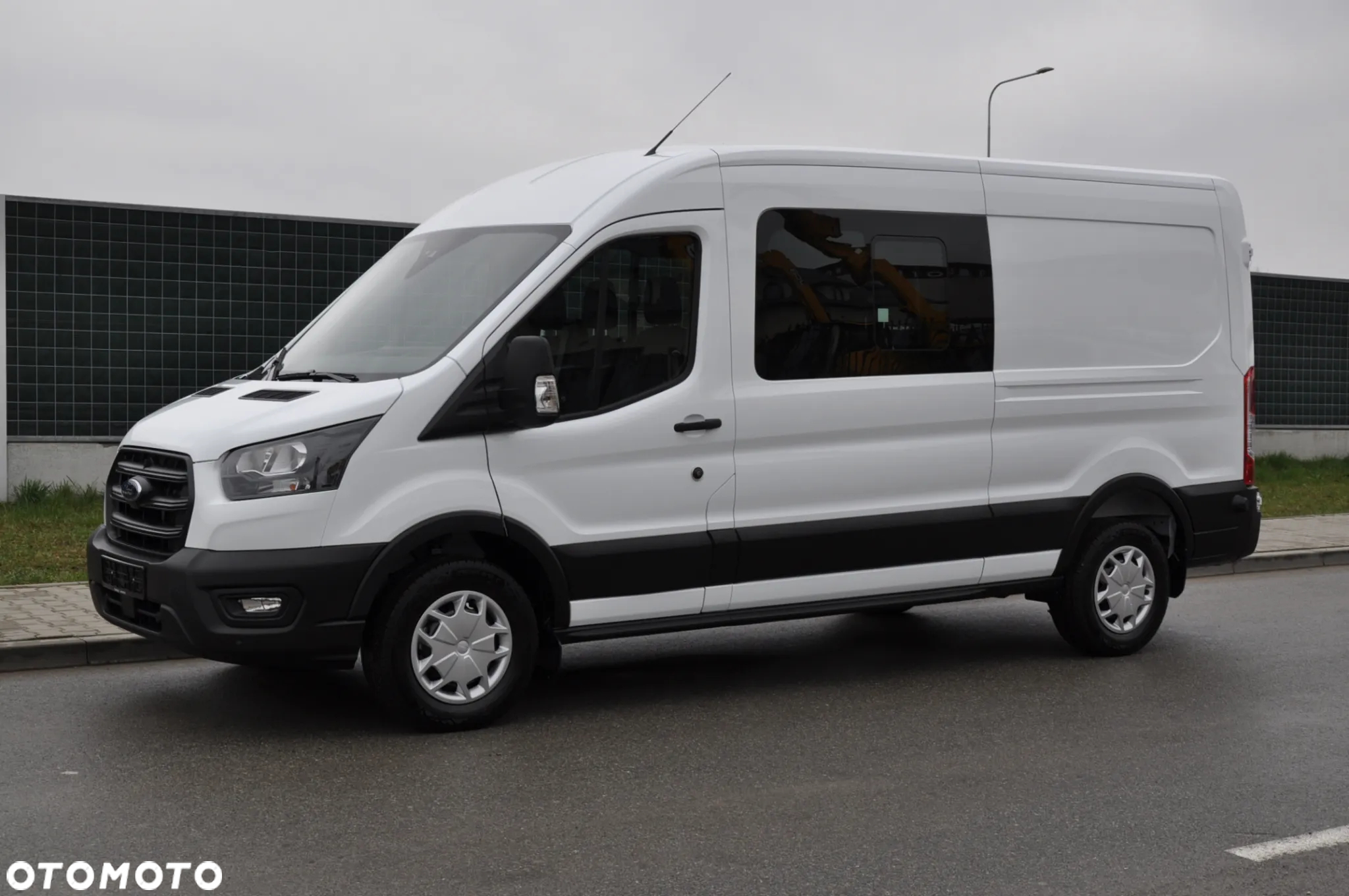 Ford TRANSIT L3H2 DCiV RWD TREND 7os BRYGADOWY FABRYCZNIE NOWY DOSTĘPNY OD RĘKI NA GWARANCJI - 18