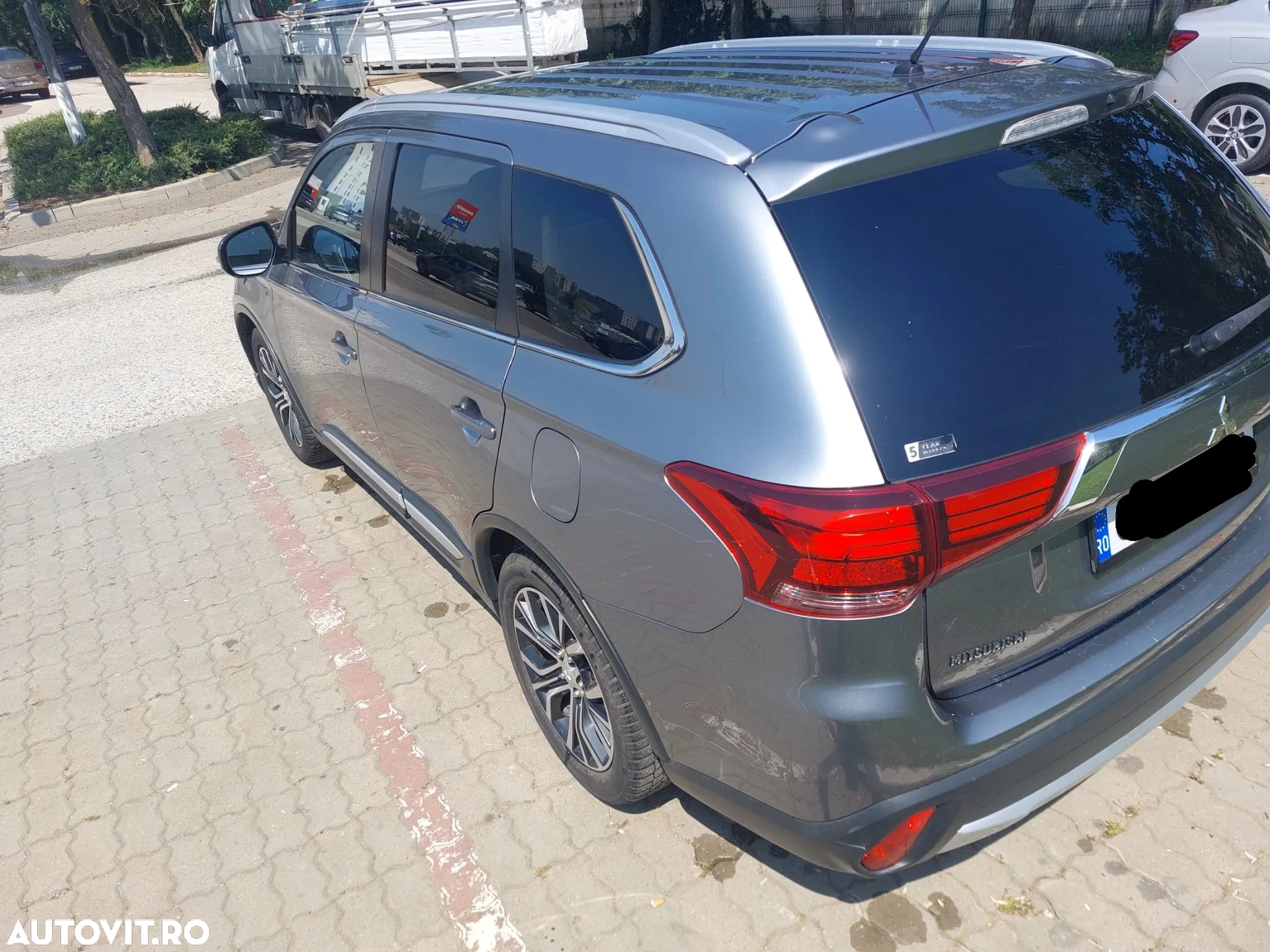 Mitsubishi Outlander 2.2 Litre DI-D AWD Intense Aut. - 5