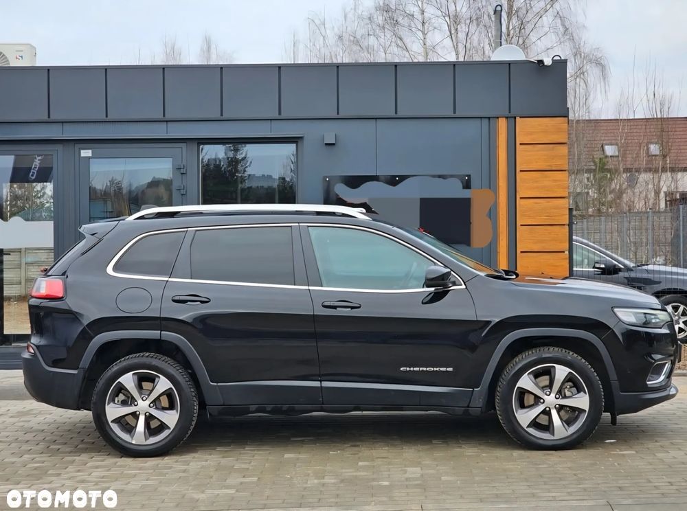 Jeep Cherokee - 4