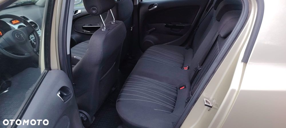 Opel Corsa 1.2 16V Essentia - 18