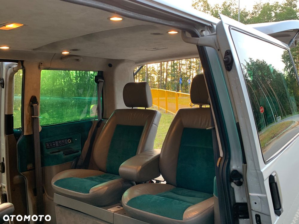 Volkswagen Caravelle - 22