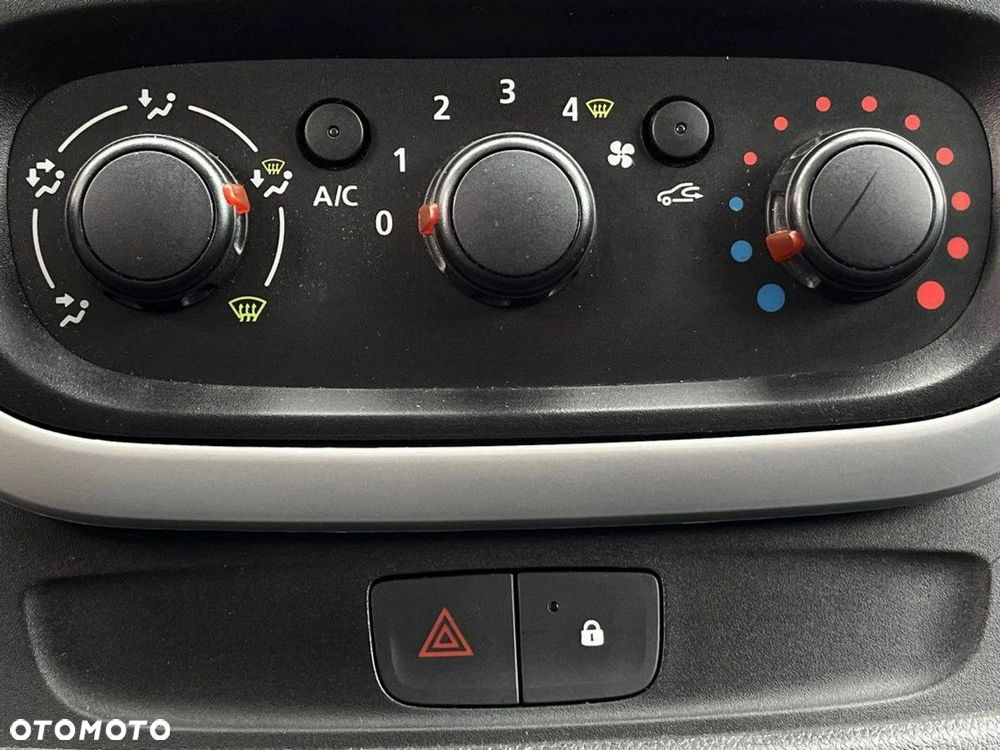 Renault Trafic - 32