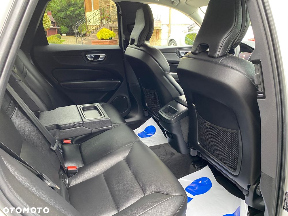 Volvo XC 60 B4 D AWD Geartronic Momentum Pro - 15