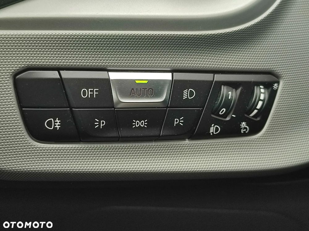 BMW Seria 2 218i Edition Colorvision - 32