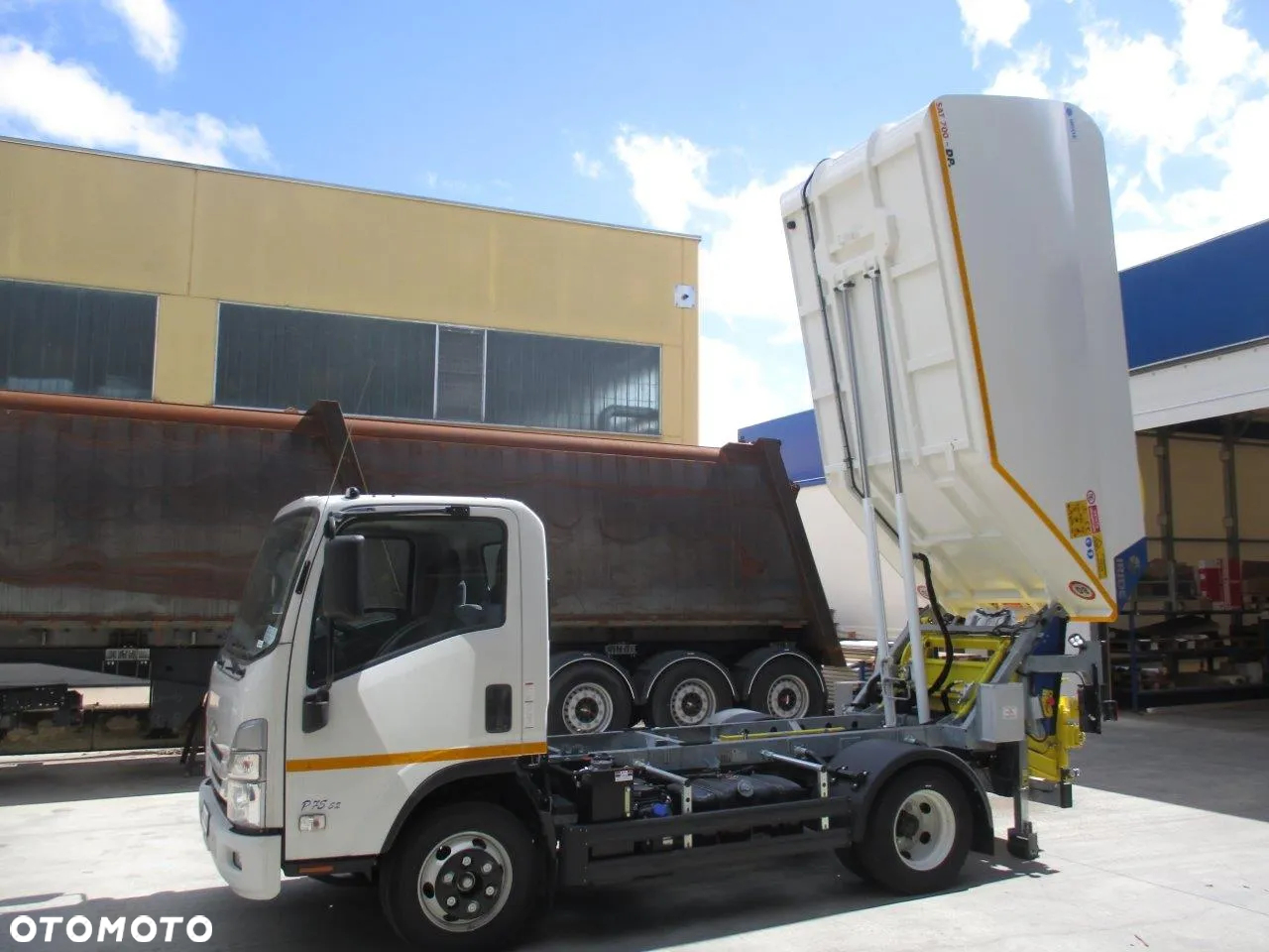 Isuzu p75 śmieciarka z nową zabudową IRIDE - 14