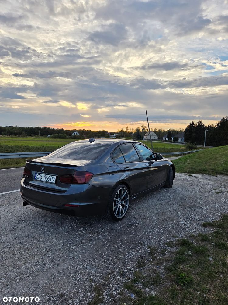 BMW Seria 3 320d DPF Efficient Dynamics Edition - 4