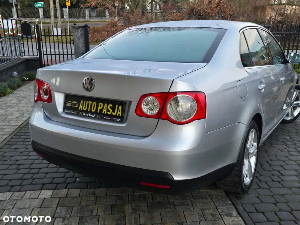 Volkswagen Jetta 1.6 United - 11